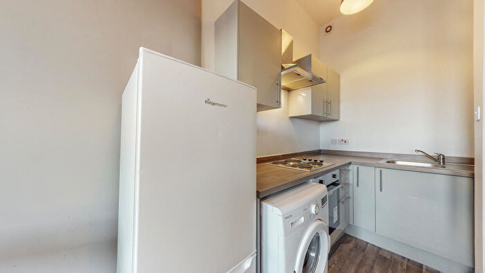 2 Bedroom Flat To Rent In /, Duke Street, Denistoun, G31