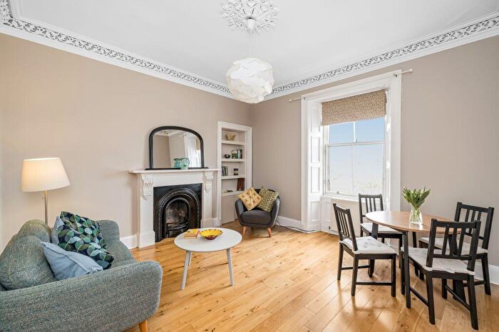 2 Bedroom Flat For Sale In / Henderson Row, New Town, Edinburgh, EH3