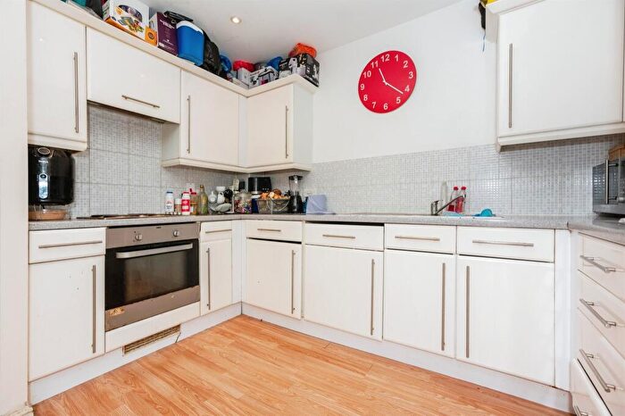 1 Bedroom Flat For Sale In Ambleside, Purfleet-On-Thames, RM19