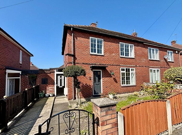 3 Bedroom Semi Detached House For Sale In Highfield Place, Allerton Bywater, Castleford, WF10