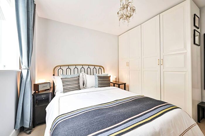 2 Bedroom Flat To Rent In Bronsart Road, Fulham, London, SW6