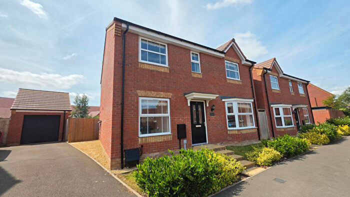 4 Bedroom Detached House For Sale In Squadron Avenue, Southam, CV47