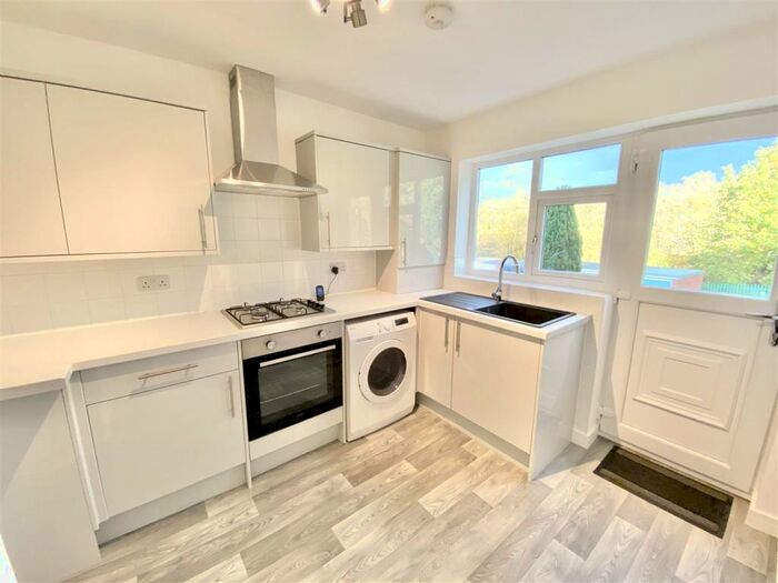 3 Bedroom Town House To Rent In Bullfinch Close, Brinsworth, Rotherham, S60