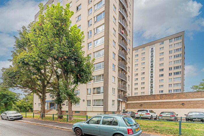 2 Bedroom Apartment For Sale In Beaconsfield Road, Enfield, EN3