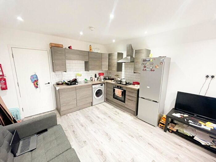 2 Bedroom Flat To Rent In Richmond Road, Cardiff, CF24