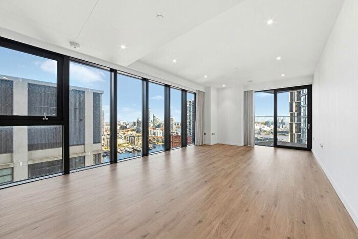 2 Bedroom Apartment To Rent In George Street, London, E14