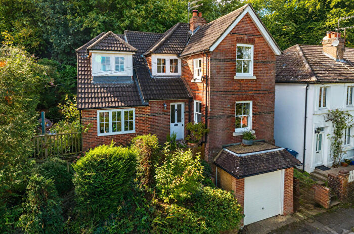 4 Bedroom Detached House For Sale In Latimer Road, Godalming, Surrey, GU7