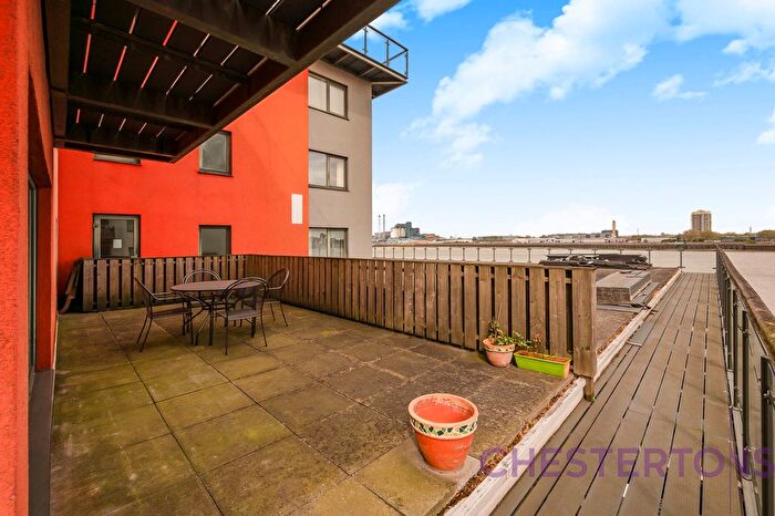 2 Bedroom Flat To Rent In Jigger Mast House, Mast Quay, SE18