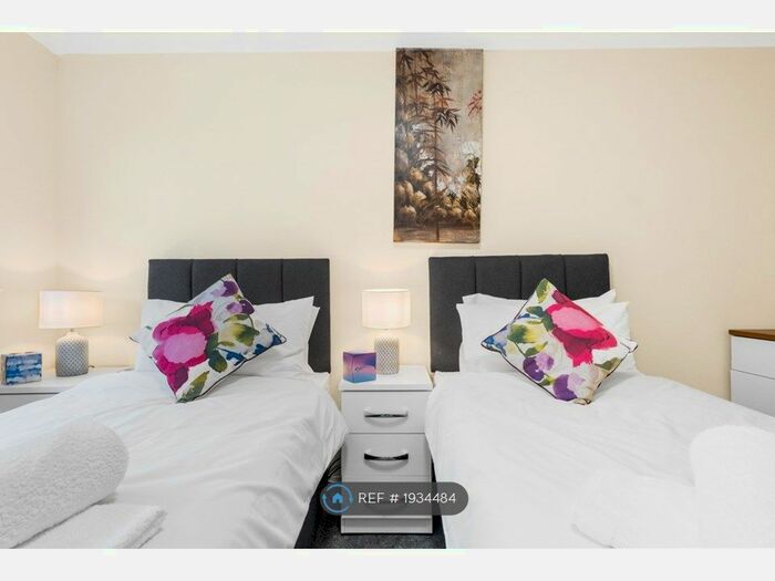 4 Bedroom Detached House To Rent In Wilkinson Croft, Birmingham, B8