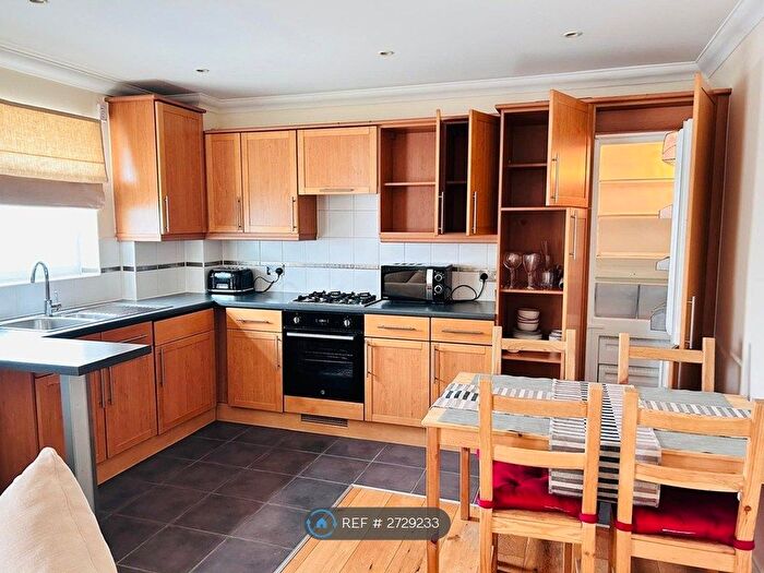 2 Bedroom Flat To Rent In White Lodge Close, Isleworth, TW7