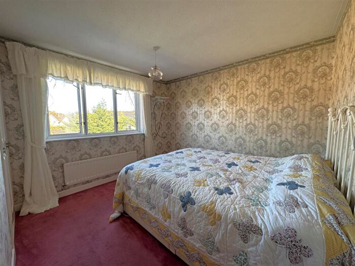 3 Bedroom Link Detached House For Sale In Awdry Close, Chippenham, SN14