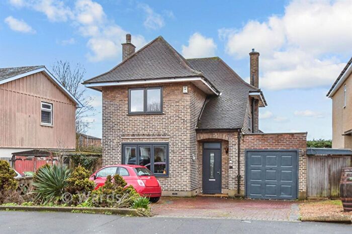 3 Bedroom Detached House For Sale In Halcot Avenue, Bexleyheath, Kent, DA6