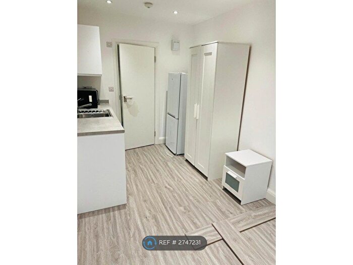 Studio To Rent In Lincoln Gardens, Ilford, IG1