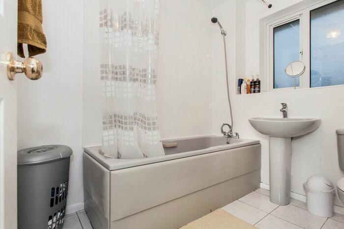 3 Bedroom Semi-Detached House To Rent In Antelope Way, Cherry Hinton, Cambridge, CB1