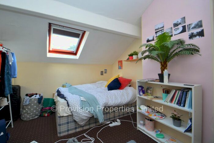 6 Bedroom Terraced House To Rent In Regent Park Avenue, Hyde Leeds, LS6