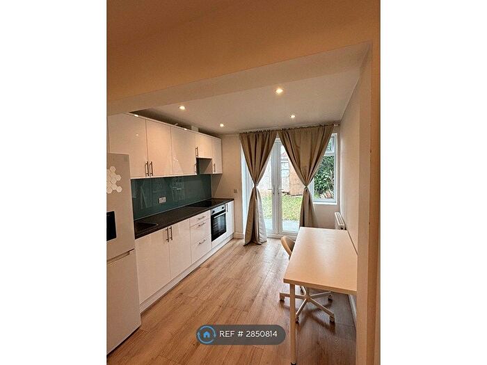 1 Bedroom Flat To Rent In London, London, W12