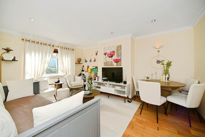 1 Bedroom Flat For Sale In Selsfield Drive, Brighton, BN2