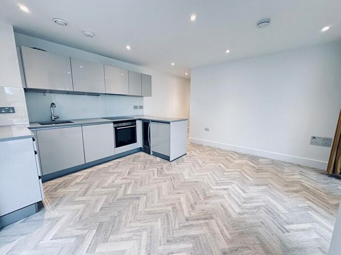 2 Bedroom Apartment To Rent In Trafalgar Building, KT2