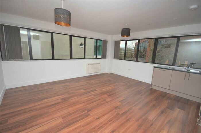 1 Bedroom Apartment For Sale In Walton Street, Aylesbury, HP21