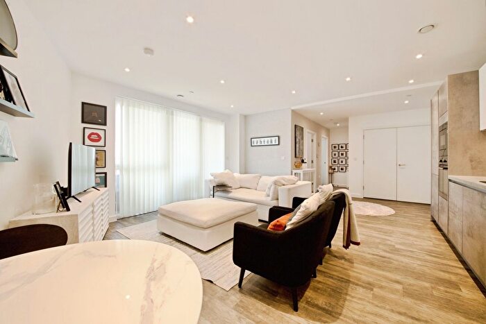 2 Bedroom Flat For Sale In Drydock Square, Barking, Essex, IG11