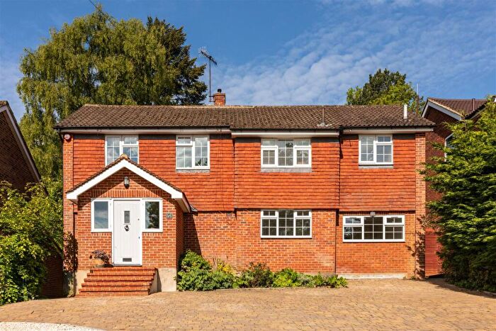 4 Bedroom Detached House For Sale In Carlton Green, Redhill, RH1
