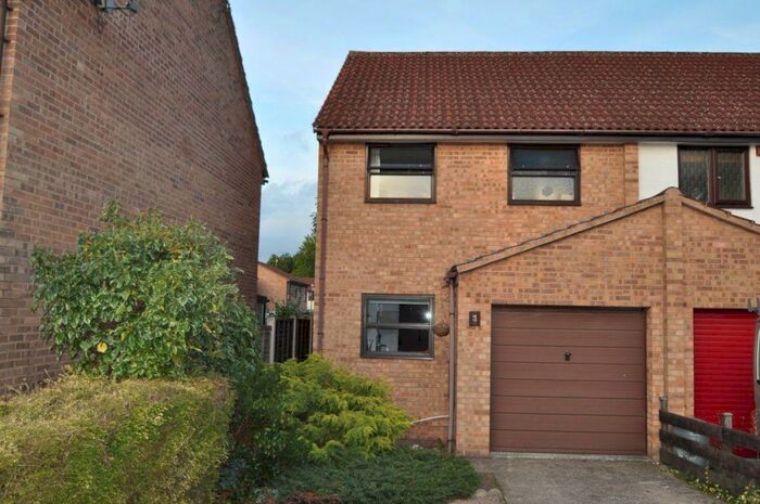 2 Bedroom Semi-Detached House To Rent In York Close, Monmouth, NP25