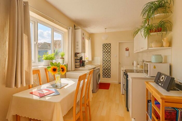 1 Bedroom Flat To Rent In Luton Road, Chatham, ME4