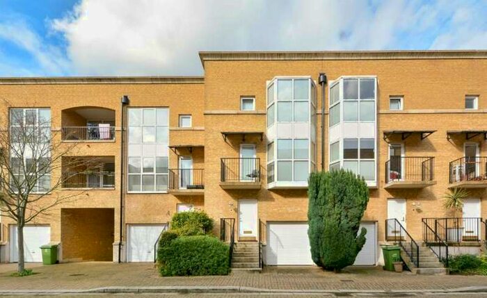 4 Bedroom Flat To Rent In Royal Court, Rotherhite, Canada Water, London, SE16