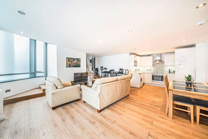 2 Bedroom Flat To Rent In Hardwicks Square, London, SW18