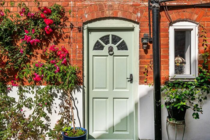 2 Bedroom Semi-Detached House For Sale In Old Lincoln Road, Caythorpe, NG32