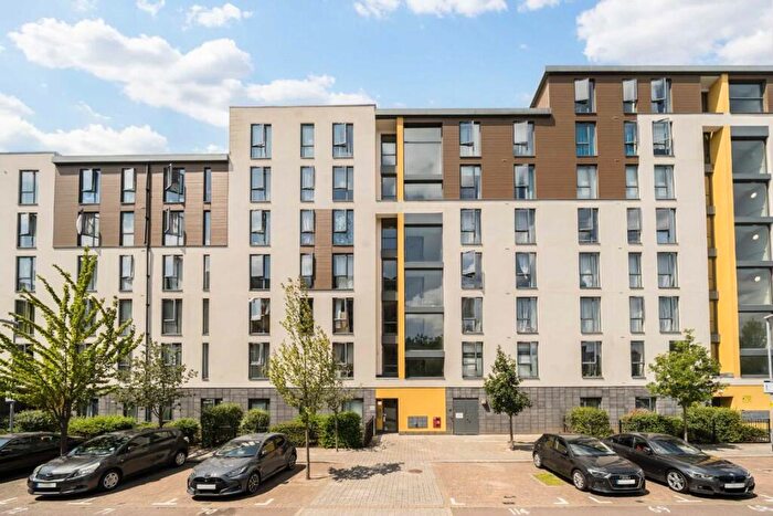 3 Bedroom Flat For Sale In Salk Close, London, NW9