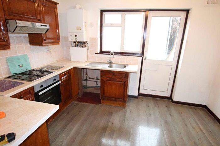 2 Bedroom Semi Detached House To Rent In London, SE6