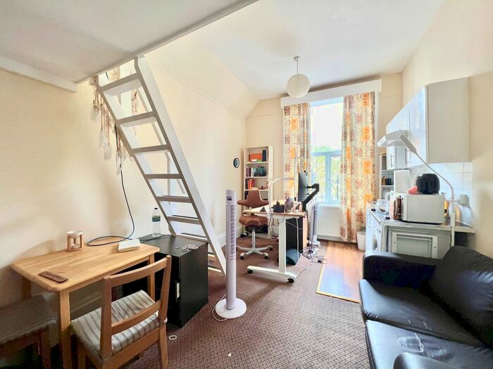 Studio To Rent In Cromwell Road, London, SW5