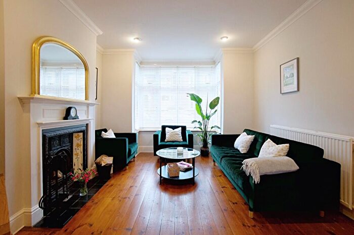 4 Bedroom House For Sale In Castle Road | Bedford | Beds | | South Facing Garden, MK40