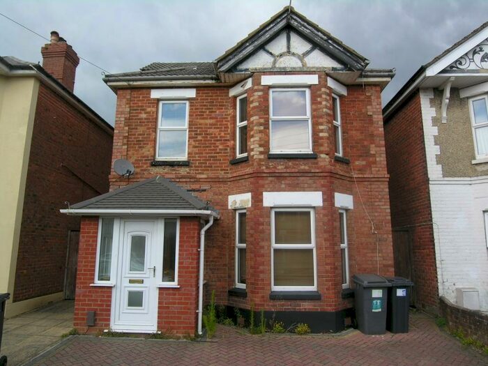 5 Bedroom House To Rent In Bedroom Detached House In Bournemouth, BH9