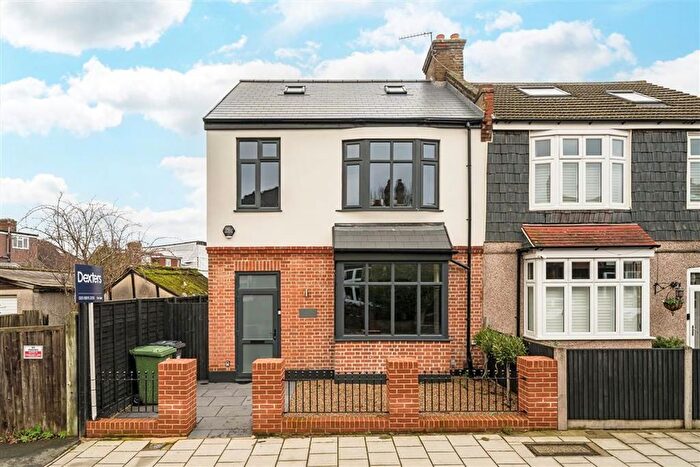 4 Bedroom Semi Detached House For Sale In Heather Road, Lee, SE12