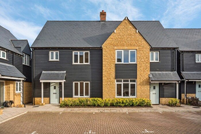 3 Bedroom Semi Detached House For Sale In Canal Close, Enslow, Kidlington, Oxfordshire, OX5