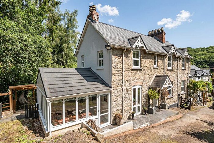 4 Bedroom Semi-Detached House For Sale In Oakfordbridge, Bampton, EX16