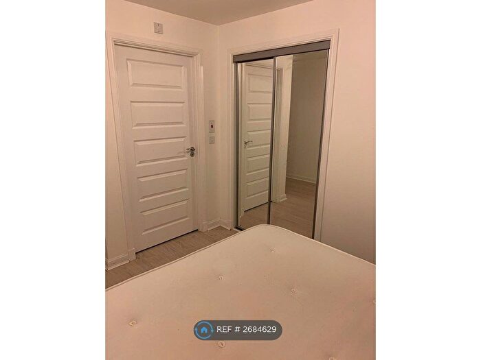 2 Bedroom Flat To Rent In South Gyle Broadway, Edinburgh, EH12