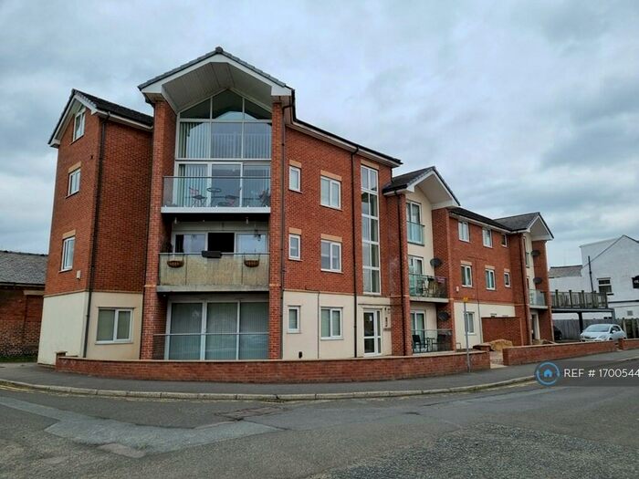 2 Bedroom Flat To Rent In Carisbrooke Apartments, Radcliffe, Manchester, M26