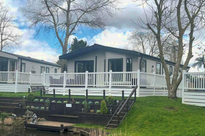 2 Bedroom Park Home For Sale In Bedford Bank, Wisbech, PE14