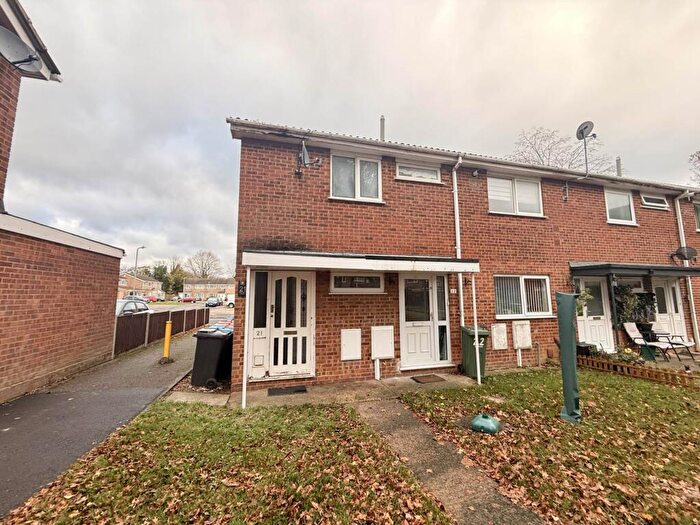 2 Bedroom Maisonette To Rent In Cromarty Court, Bletchley, MK3