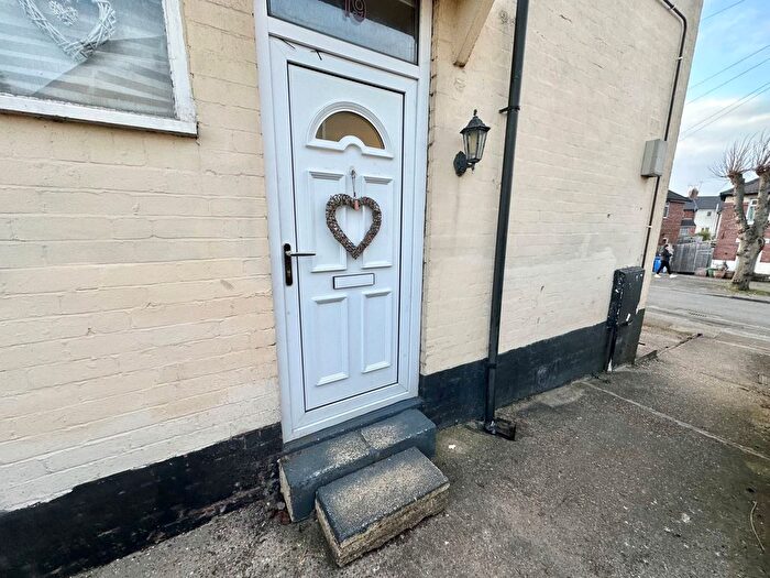 3 Bedroom End Of Terrace House For Sale In Booth Crescent, Mansfield, NG19