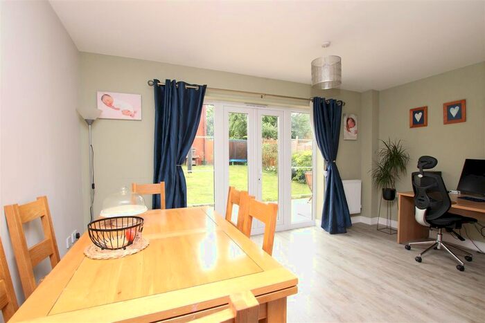 3 Bedroom Town House For Sale In Blakeslee Drive, The Rydons, Exeter, EX2
