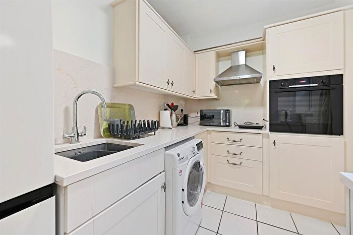 1 Bedroom Flat For Sale In Blakesley Avenue, London, W5