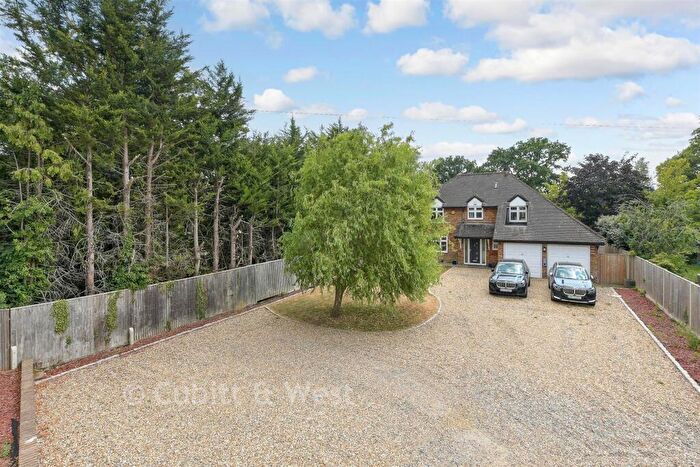 4 Bedroom Detached House For Sale In Smallfield Road, Horley, Surrey, RH6
