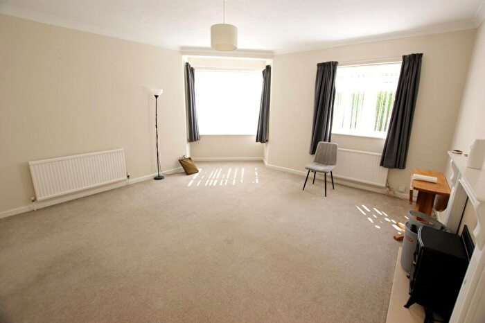 2 Bedroom Maisonette For Sale In Knights Ct, Kirkway, Broadstone, Dorset, BH18 - Photo 2