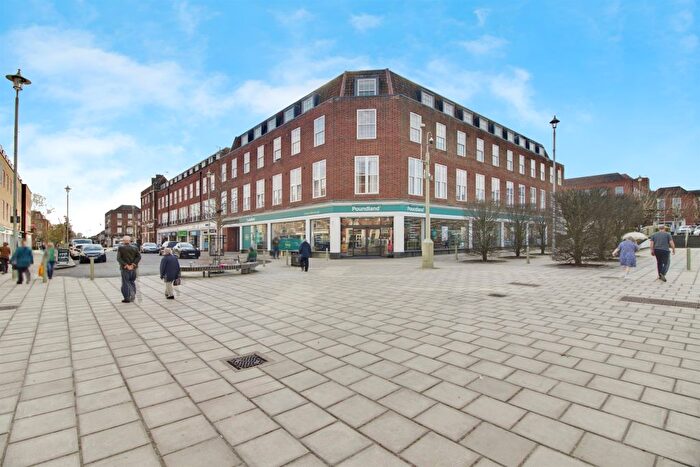 1 Bedroom Flat For Sale In Stonehills, Welwyn Garden City, AL8