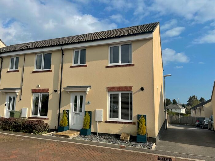3 Bedroom House To Rent In St Austell, PL25