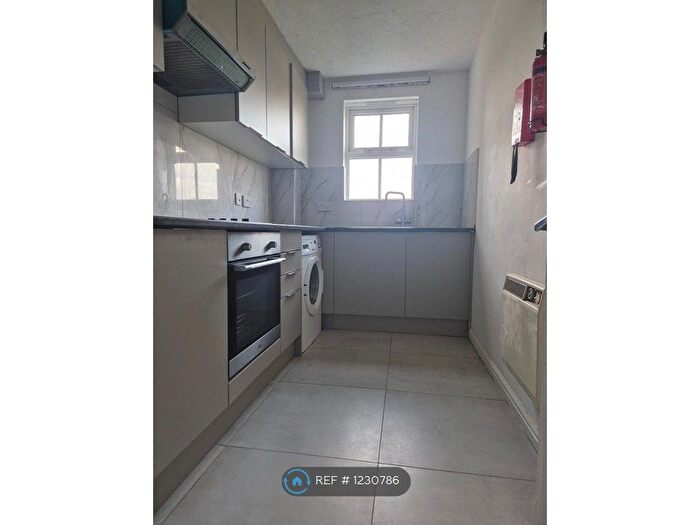 1 Bedroom Flat To Rent In Conifer Court, Ilford, IG1
